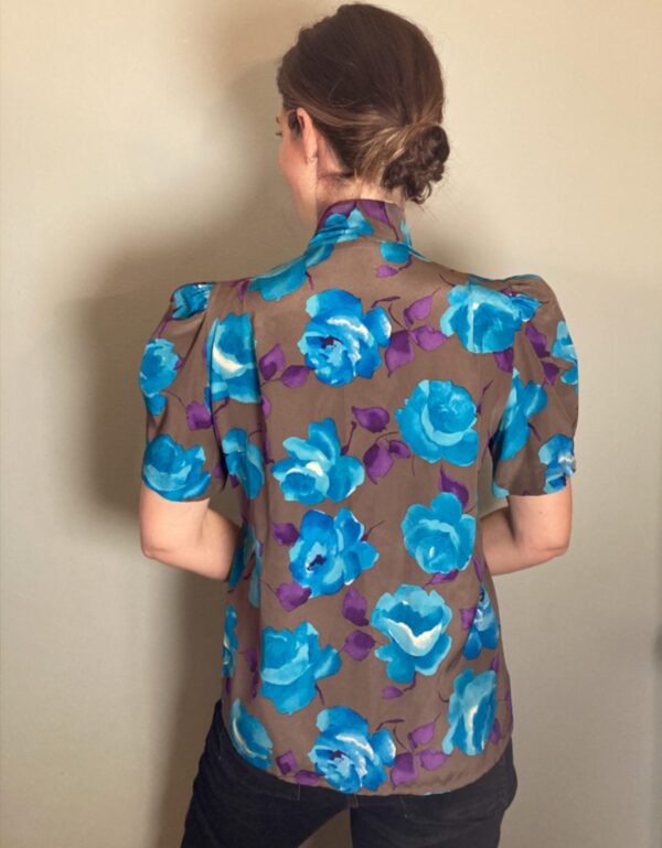 Balmain ~ VINTAGE Pierre Balmain Silk Floral Print Bow Blouse ~  Sz 42 - Image 3