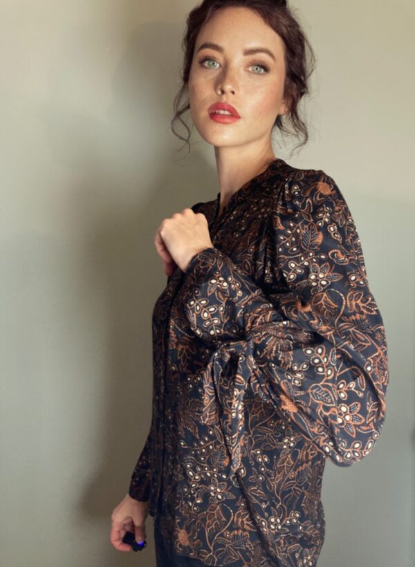 Warm ~ Fall Leaves Floral Print Button-up Blouse ~ Size M ~ Lovely & Rich Hues!
