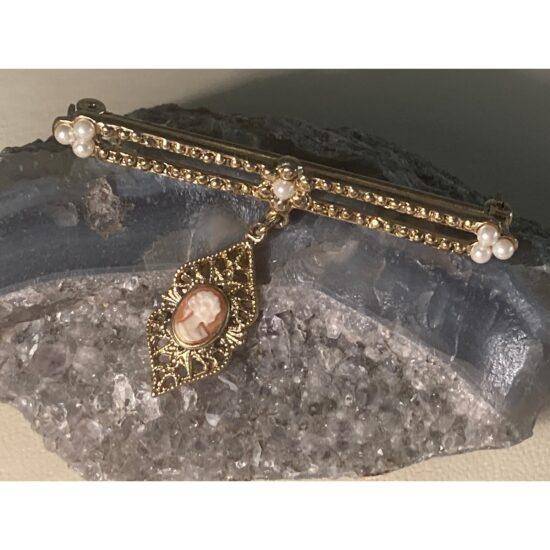 Vintage Cameo & Pearl Bar Brooch Tie Pin Lovely & Ladylike Costume Jewelry