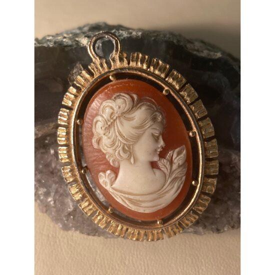 Vintage Avon Two Sided Cameo Fleur-de-lis Resin & Gold Tone Pendant ~ Kappa Gift